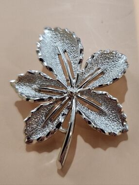 Vintage Signed Sarah Coventry 1968 Silvertone Leaf Brooch